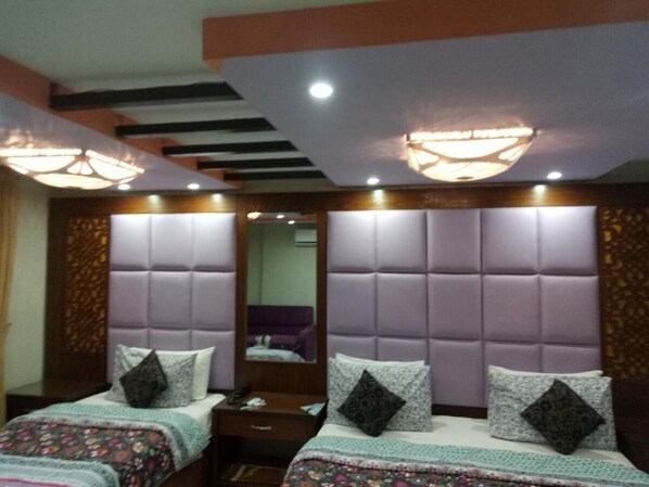 Habitación triple Deluxe | Tabla de planchar con plancha y wifi gratis