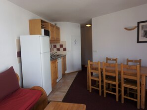 Dining - Cozy 2-Room Cabin Apartment for 6 with Balcony in Prime Orcières Location (Orcières Merlette)