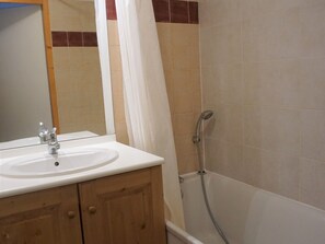 Bathroom - Cozy 2-Room Cabin Apartment for 6 with Balcony in Prime Orcières Location (Orcières Merlette)
