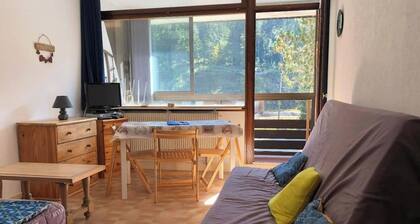 At the foot of beautiful hikes and nature, a charming studio awaits you.