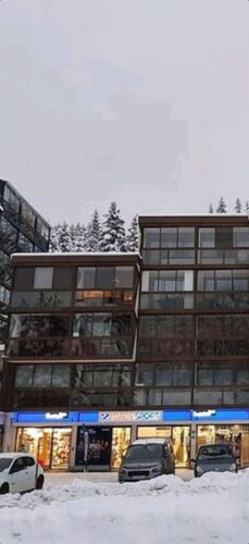 At the foot of beautiful hikes and nature, a charming studio awaits you. 