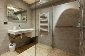 Bathtub, hair dryer, towels - PICAILLONS - Le Chalet (Les Villards-sur-Thônes)