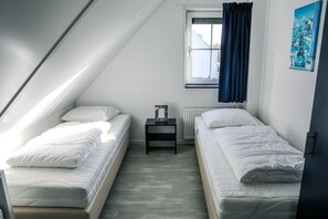 4 bedrooms, desk, free WiFi, bed sheets