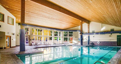 Klone Peak Condo at Kahler Mountain Club on the green