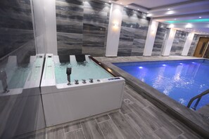 Bañera de hidromasaje interior