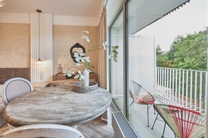 Deluxe Studio Suite | Living area