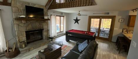 Smart TV, fireplace, ping pong, computer monitors