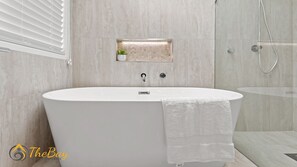 Bathtub, towels