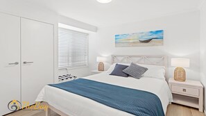 4 bedrooms, iron/ironing board, Internet, bed sheets - Waves on Whitesands - absolutely EVERYTHING for your beach holiday (Fingal Bay)