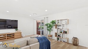 TV - Waves on Whitesands - absolutely EVERYTHING for your beach holiday (Fingal Bay)