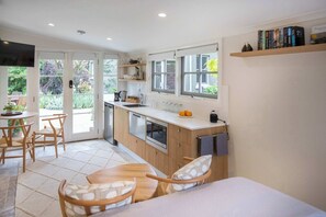 Fridge, microwave, dishwasher, electric kettle - Silk Tree Studio | Steps to Cook Park (Orange)