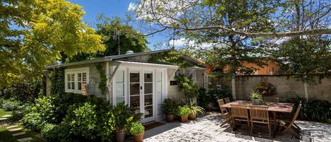 屋外ダイニングエリア