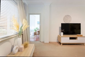 TV - Arcadia Apartment - Cottesloe (Cottesloe)