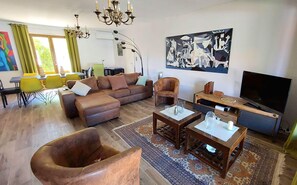 TV, books - Nice Residence With Garden Near The Beach (Lanton)