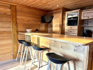 冷蔵庫、電子レンジ、オーブン、食器洗い機