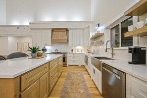Enjoy cooking in this well-equipped kitchen with a central island, ample counter space, and integrated appliances.