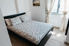 3 chambres, fer et planche à repasser, Wi-Fi gratuit, draps fournis