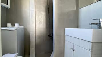 Suite monolocale Tradizionale | Bagno | Doccia, asciugamani