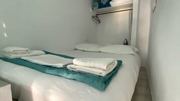 Traditional Studio Suite | Iron/ironing board, free WiFi, bed sheets