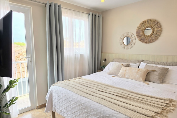 Deluxe Apartment | In-room safe, iron/ironing board, free WiFi, bed sheets