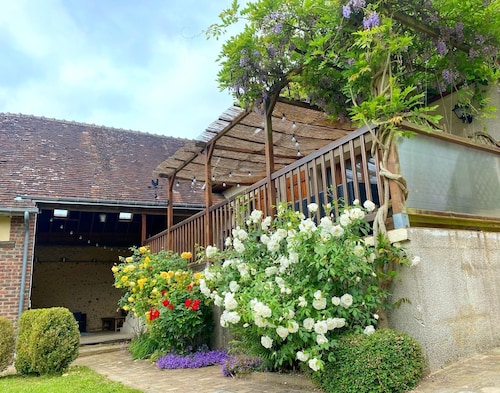 House with heated pool 1h30 from Paris.