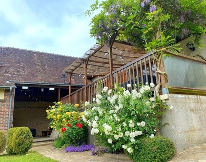 House with heated pool 1h30 from Paris.