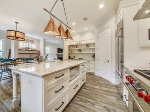 Frigorifero, microonde, forno, lavastoviglie