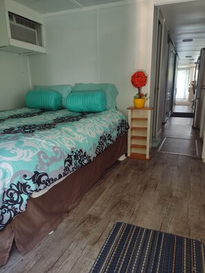 Room - Super Seahorse (Nokomis)