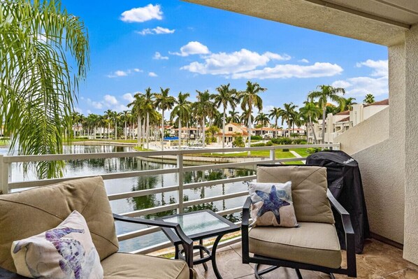 Terrace/patio - Gorgeous Updated 2 Bedroom Lake View Unit in (Isla Del Sol)