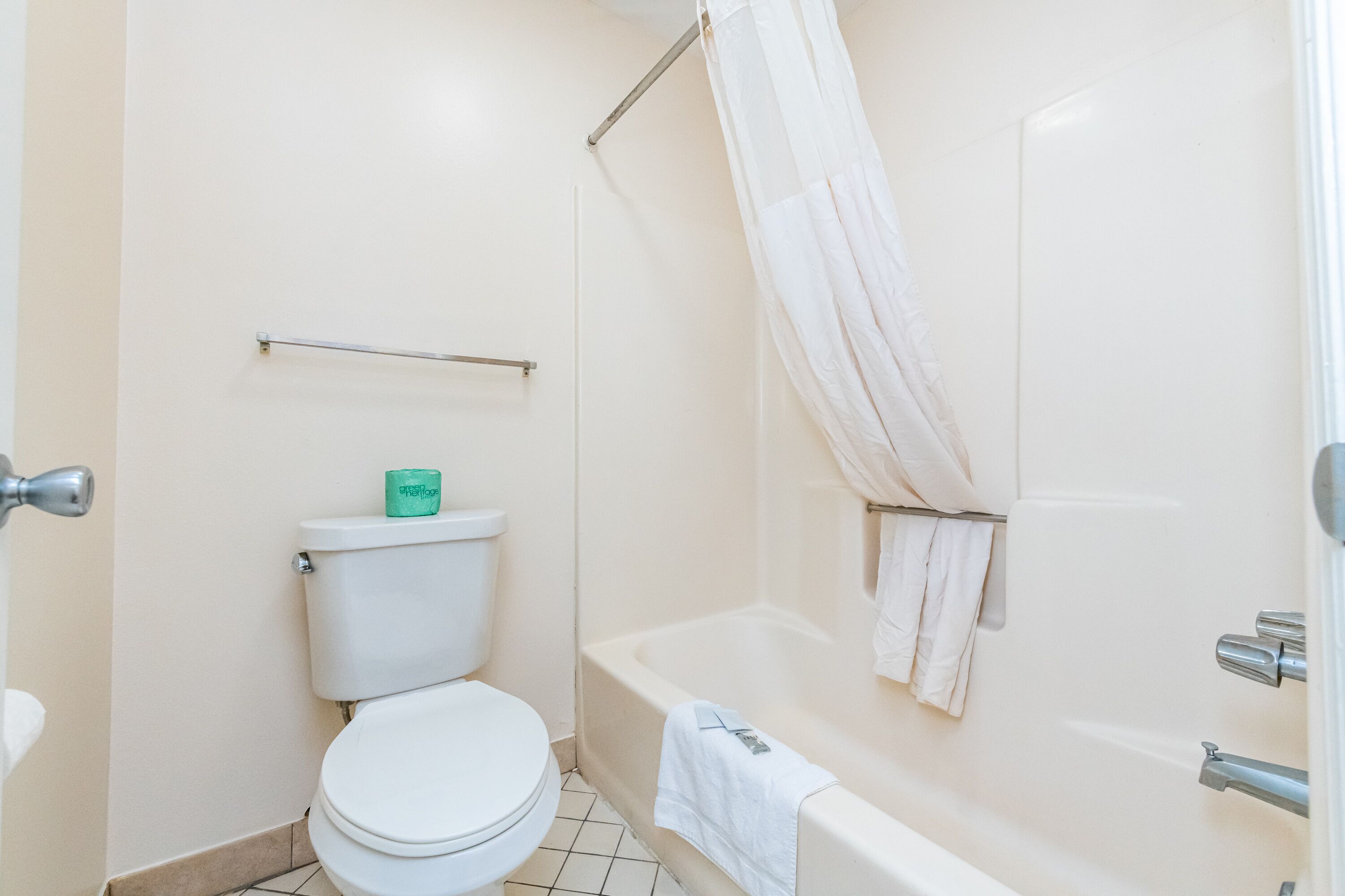 Combined shower/bathtub, towels, soap, shampoo