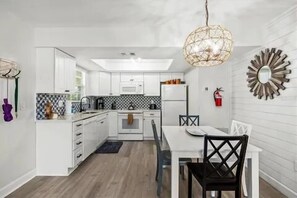 Coffee/tea maker, fridge, microwave, oven - Modern Beach House, 1 Block from beach! (Holmes Beach)