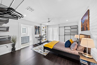 Prime Location. Luxurious 3 BR with Pool. 2 Living Rooms. Garage. 4 Balconies.