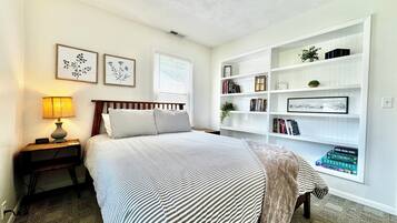 2 chambres, fer et planche à repasser, lit parapluie, Wi-Fi gratuit