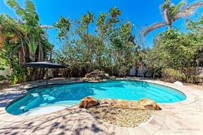 Unclassified image, 2 of 37, button