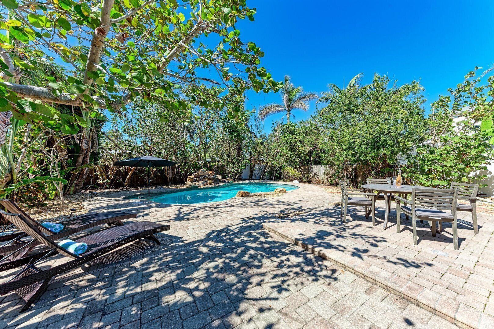 حمّام سباحة مُدفَّأ