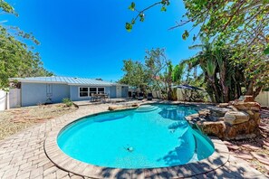 Unclassified image, 3 of 37, button