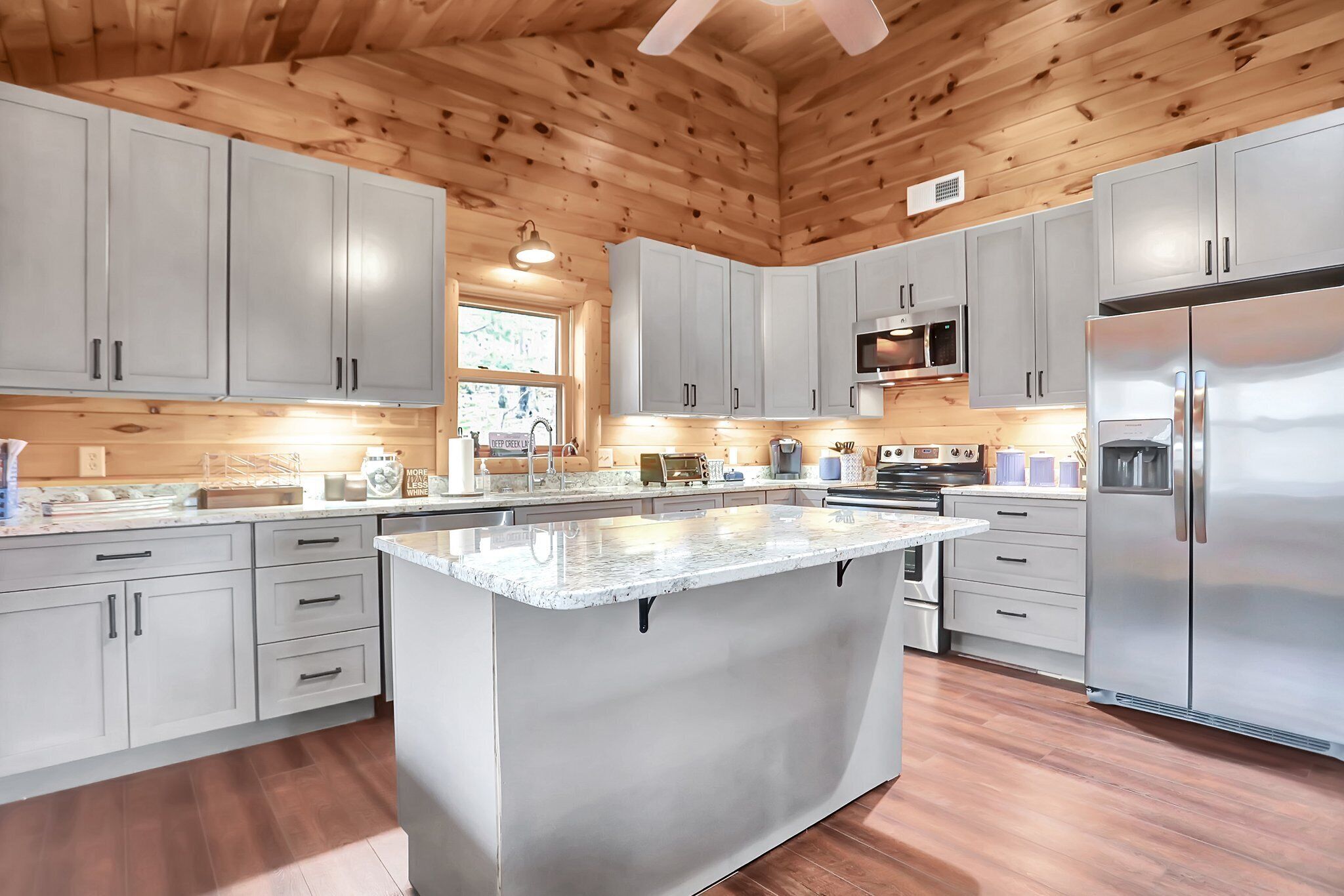 Minutes to Wisp! Renovated! Hot Tub! Fast Wi-Fi!