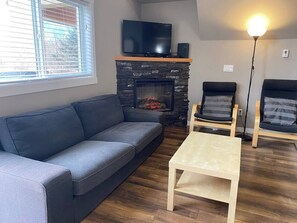 Smart TV, fireplace