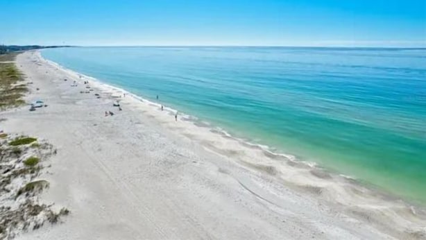 A beach with a clear view of the ocean and a sandy shoreline. - Modern Beach House, 1 block from beach! (Holmes Beach)
