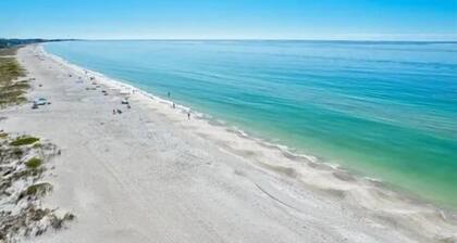 Modern Beach House, 1 block from beach!
