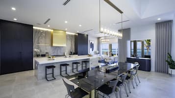 The Grand Palm Residence - 7 Bd Res 2 | Private kitchen | Microwave, oven, stovetop, dishwasher