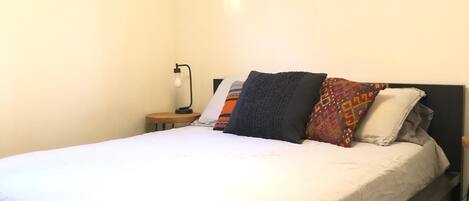 2 makuuhuonetta, silitysrauta/-lauta, Wi-Fi, vuodevaatteet