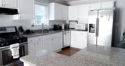 The Perfect Intown Stay for Groups- 5BR 2.5BA