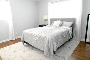 5 bedrooms, desk, iron/ironing board, free WiFi - The Perfect Intown Stay for Groups- 5BR 2.5BA (Decatur)