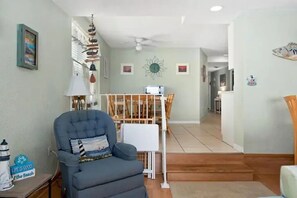 Smart TV, fireplace, books - ⭐️Regency 4 DIRECT Oceanfront  Boardwalk Amazing Views⭐️ (Ocean City)