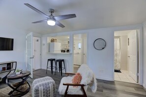 Unclassified image, 5 of 30, button