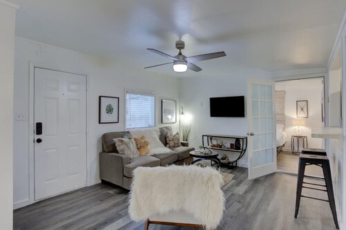 Tucker Guest House · Guest House Get Away! Essentials + ideal location