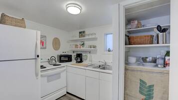 Fridge, microwave, stovetop, coffee/tea maker