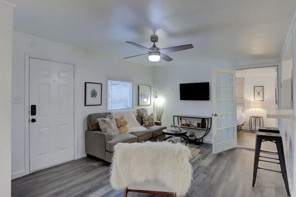 TV, Netflix, streaming services