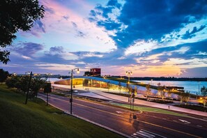 Unclassified image, 3 of 30, button